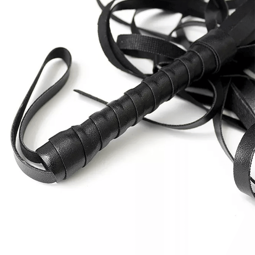 Essential Flogger Xoxomoving