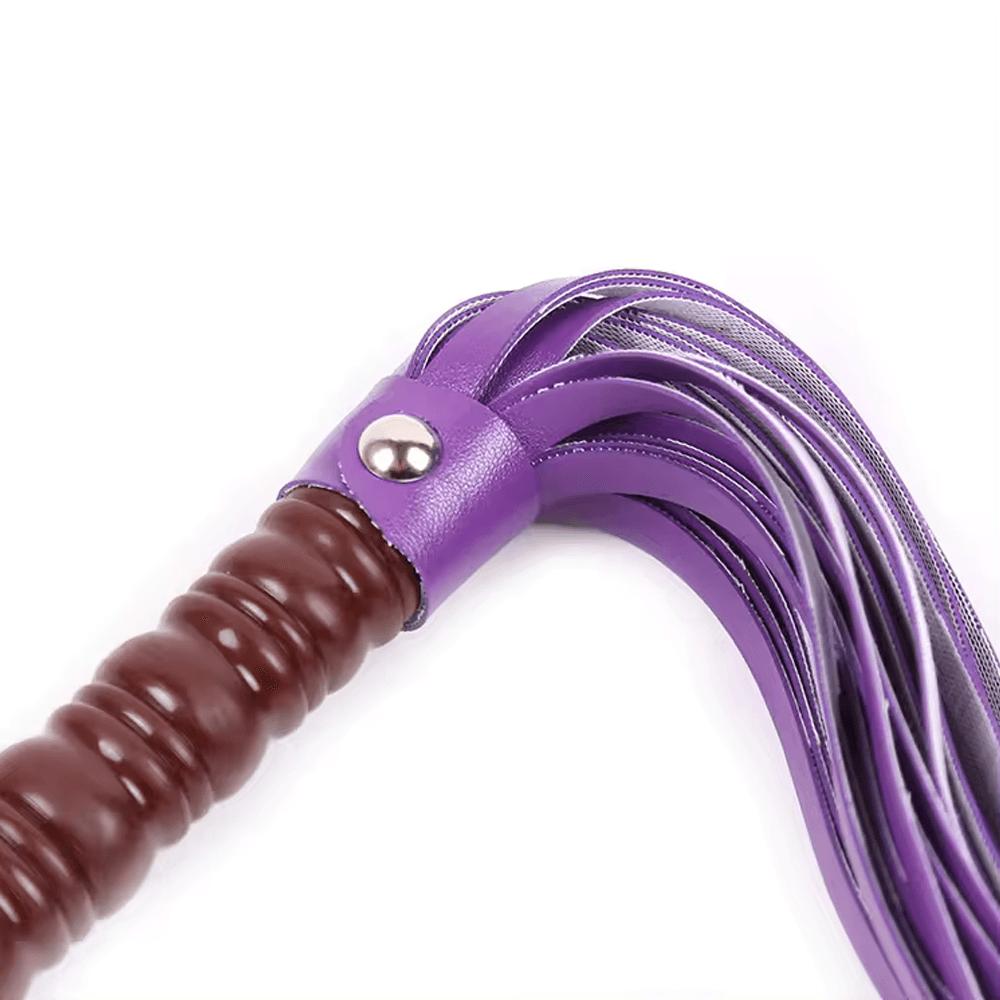 Látigo BDSM con empuñadura de madera, color morado