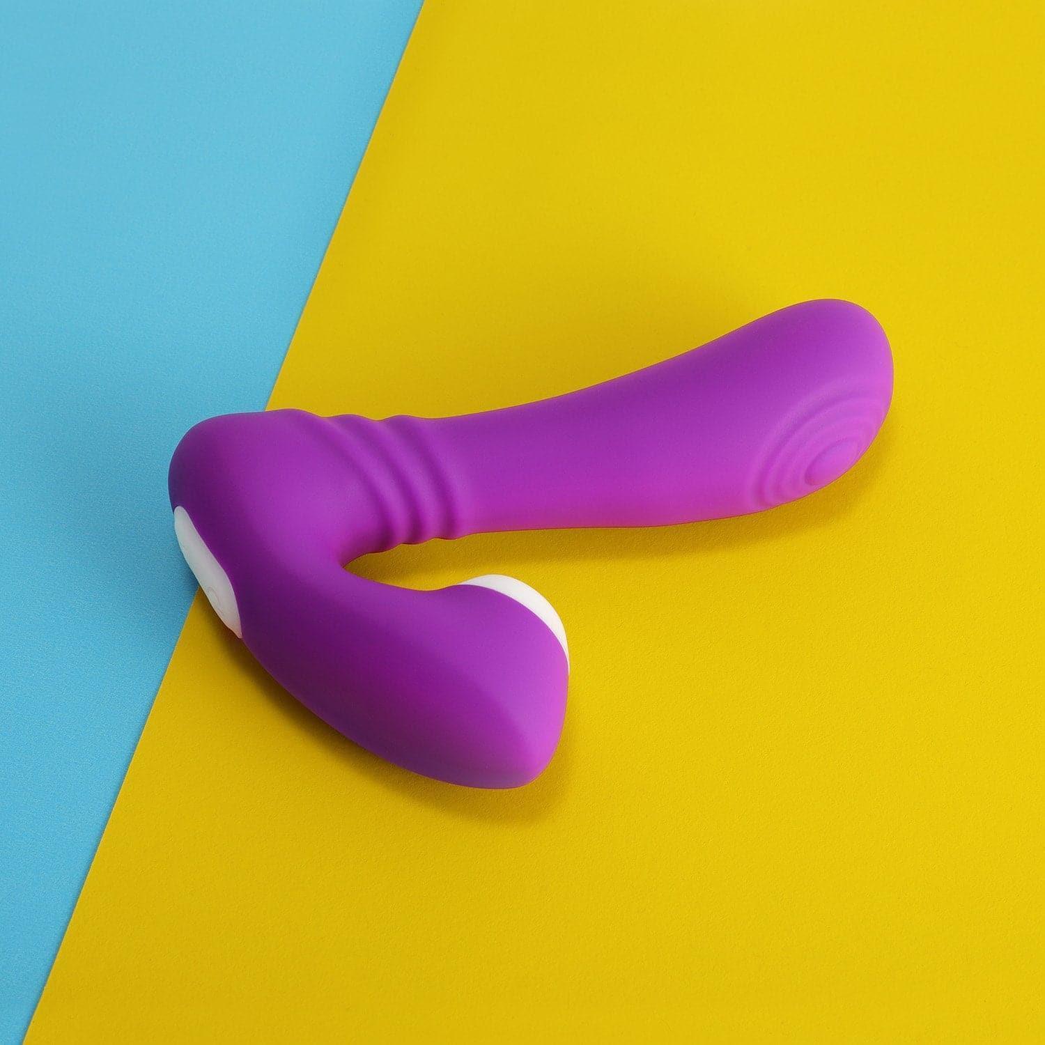 Clit Suction Vibrator - 9 Modes, Waterproof, Ergonomic Design - Xoxomoving