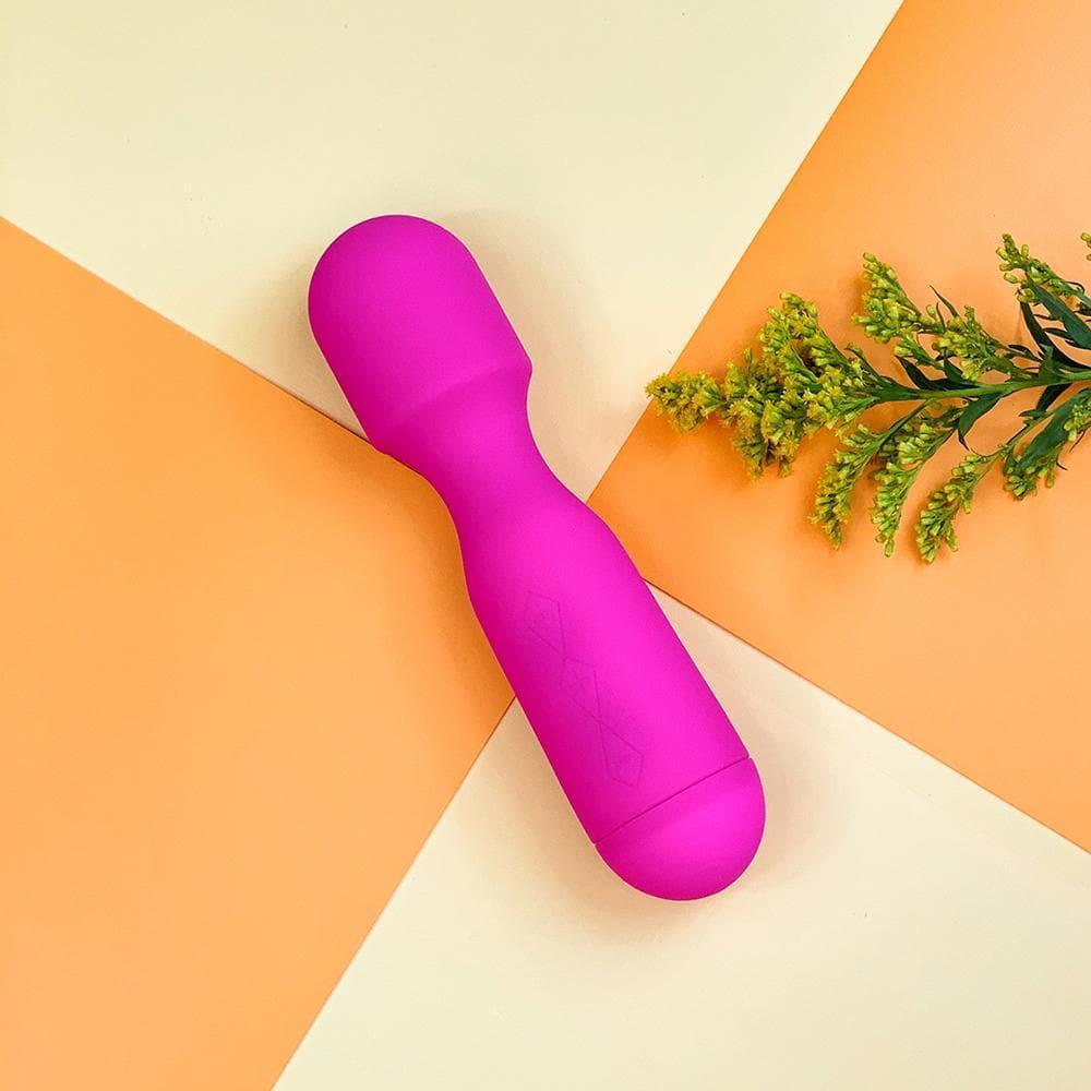 Hummingbird - Magic Wand Vibrator with 10 Modes - Xoxomoving